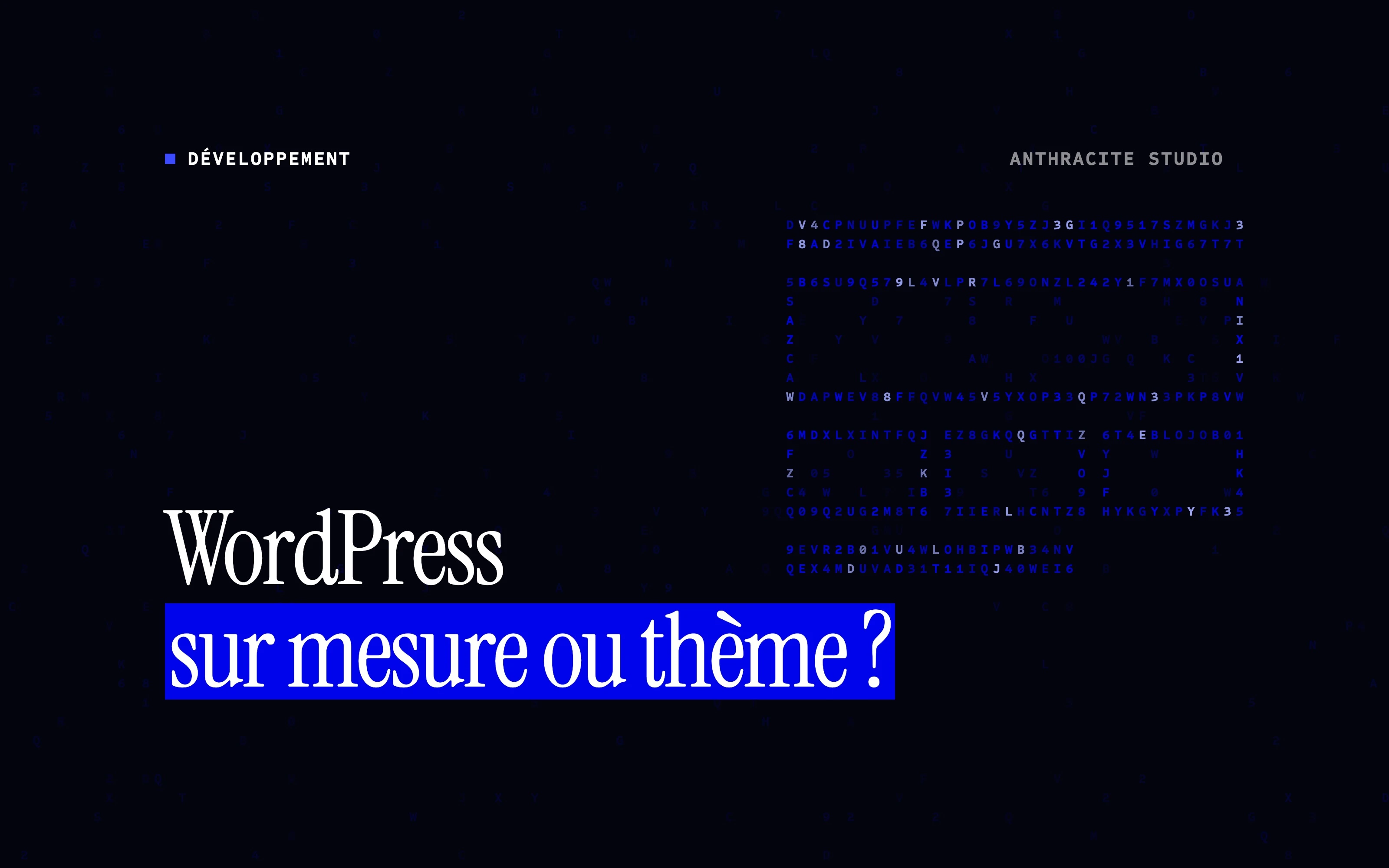Titre de l’article sur fond sombre, entouré de caractères bleus